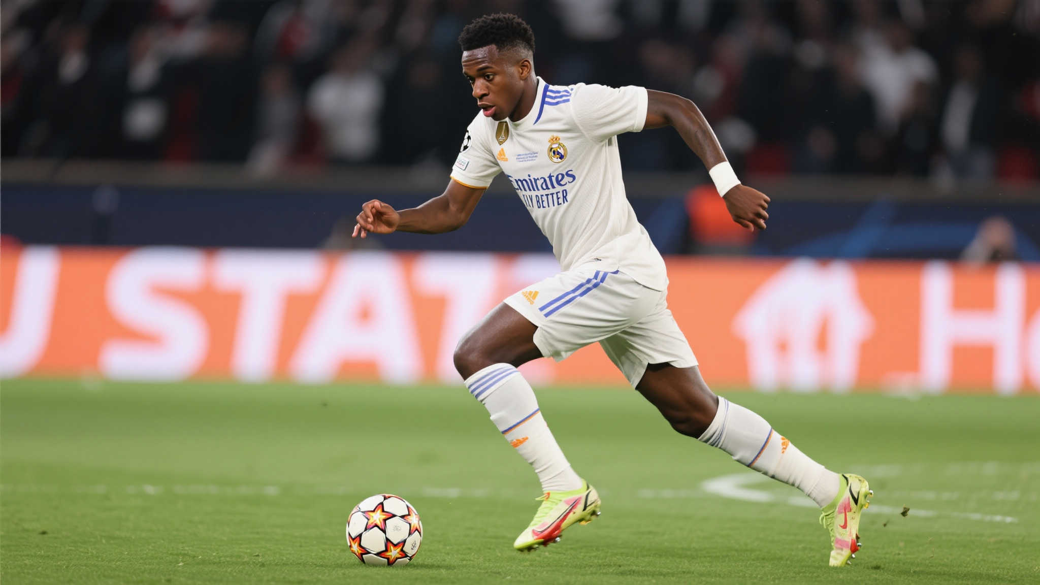 值得一提的是，他的风格与传统非洲球员有所不同。除了