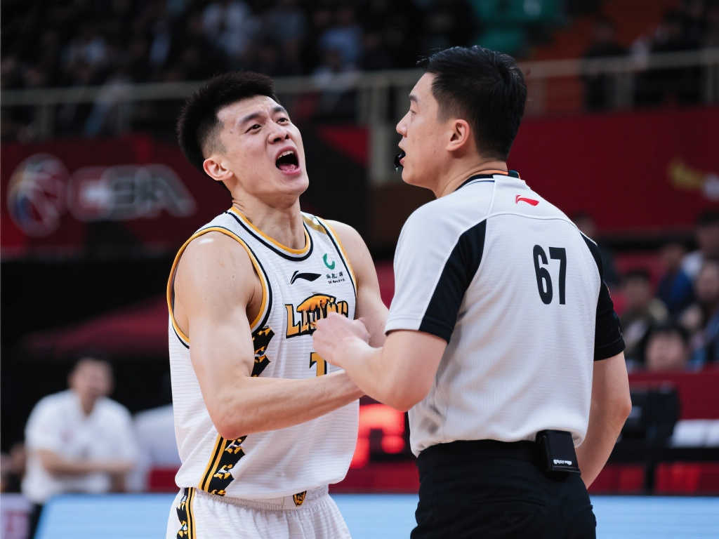 赵睿就胸撞裁判事件致歉：深表愧疚与自责，愿接受处罚